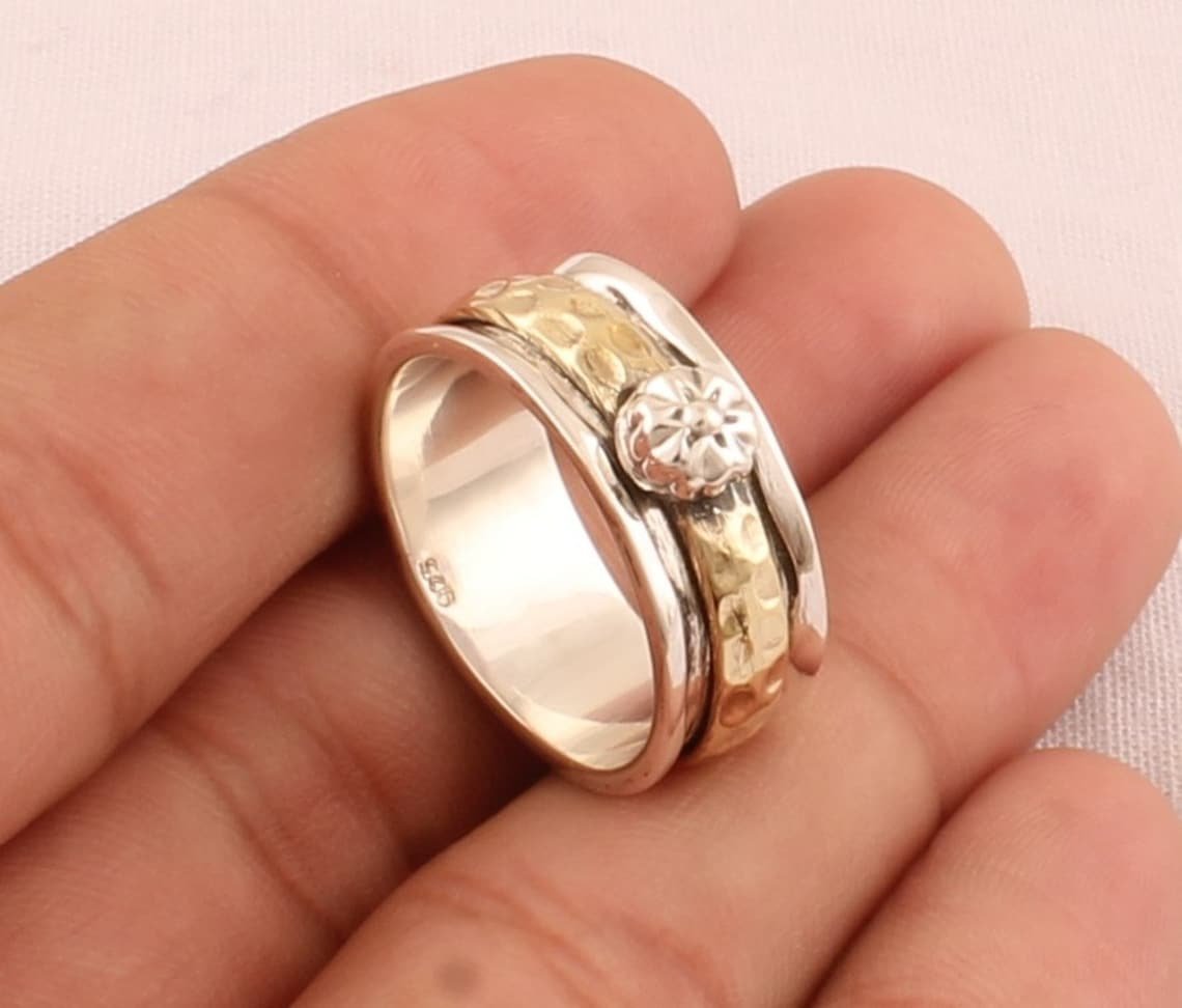 Two-Tone Spinner Ring Sterling Silver Band – Hammered Texture Band with Rotating Flower Motif Boho Jewelry Gift for Her and Him